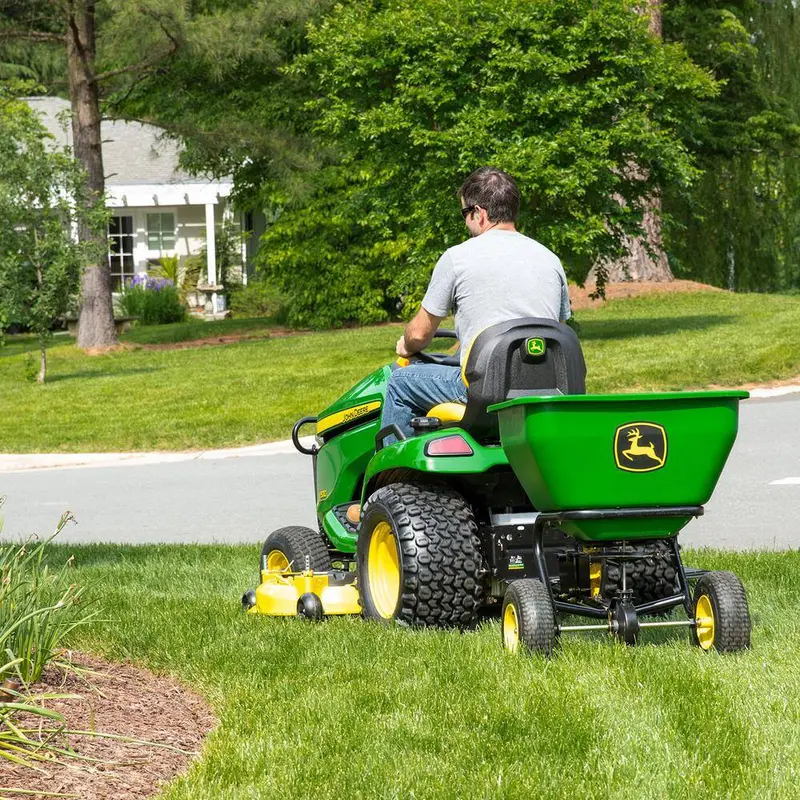 Rozsiewacz John Deere 79 kg (175 funtów) ciągniony – zbiornik ze stali nierdzewnej z polipropylenu, uniwersalna kompatybilność