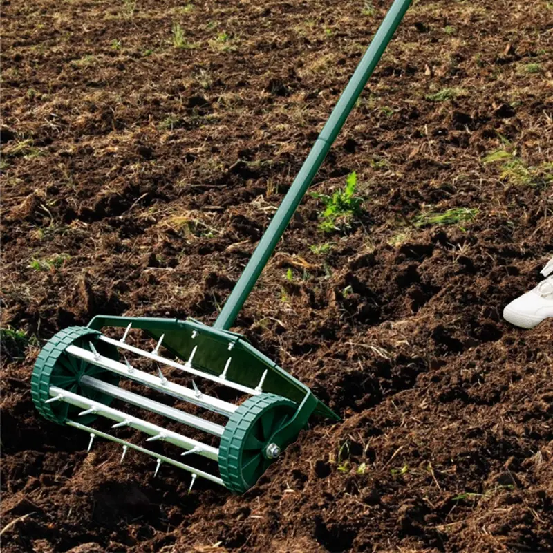 18-calowy obrotowy aerator trawnika – narzędzie pchane z kolcem, 40,5-calowym uchwytem i błotnikiem