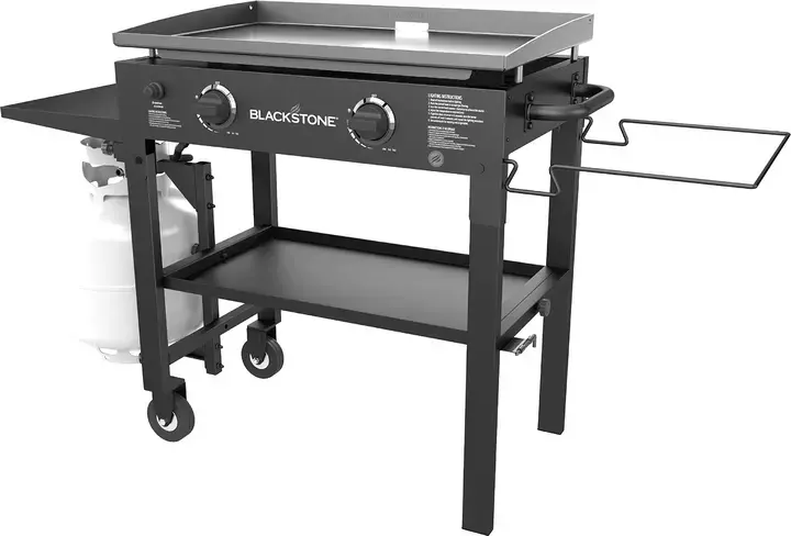 Grill kempingowy Blackstone 1853 – przenośna płyta grillowa o średnicy 71 cm ze zintegrowaną deską do krojenia i koszem na odpadki.
