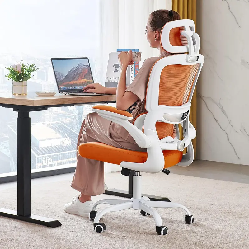 Ergonomiczny fotel biurowy z siatkowym oparciem – nośność 150 kg, kółka i konstrukcja odpowiednia do gier.