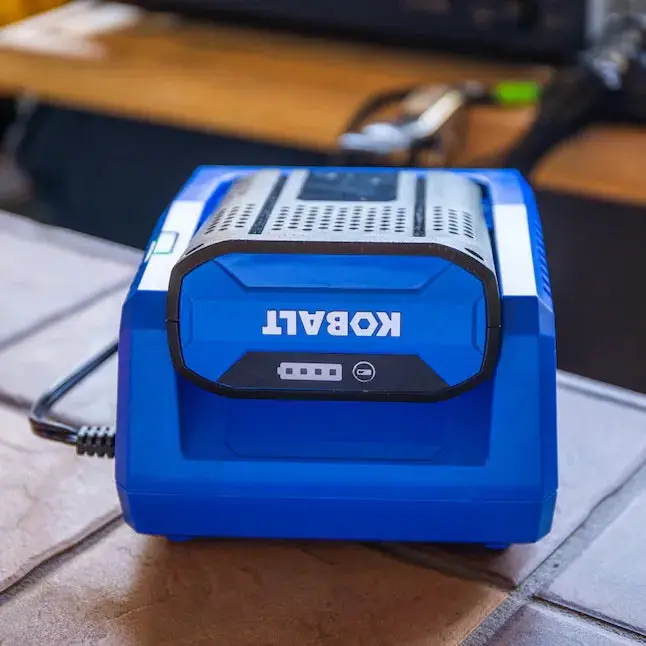 Akumulator litowo-jonowy Cobalt 40 V 4 Ah z diodą LED do narzędzi do użytku na zewnątrz