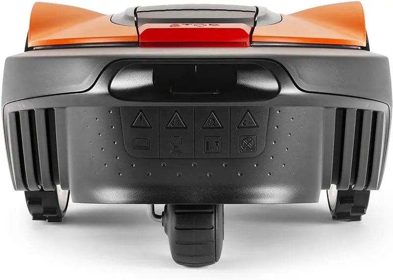 Robot koszący 500 GO – inteligentna, autonomiczna kosiarka do małych i średnich trawników z prowadzeniem kablowym wzdłuż krawędzi.