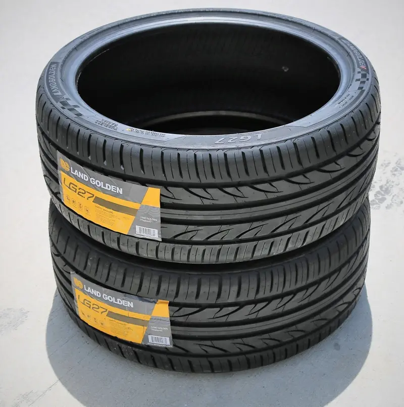 Zestaw dwóch opon całorocznych 245/30R20 ZR 97W XL o niskim profilu do sportowych sedanów i coupé