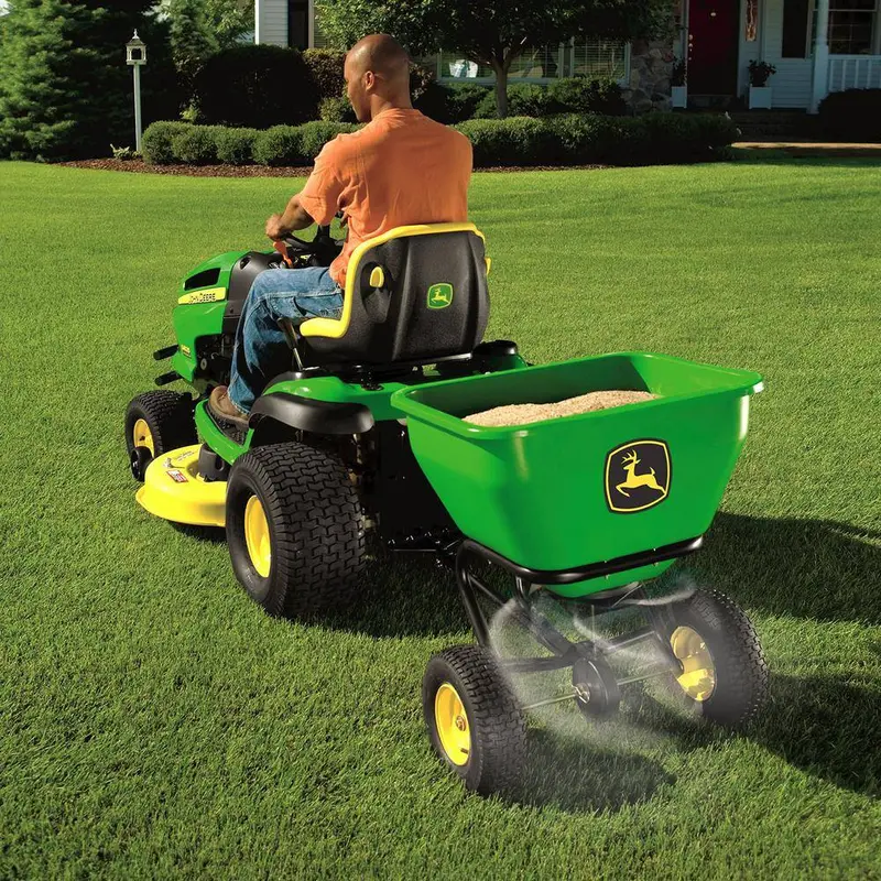 Rozsiewacz John Deere 79 kg (175 funtów) ciągniony – zbiornik ze stali nierdzewnej z polipropylenu, uniwersalna kompatybilność