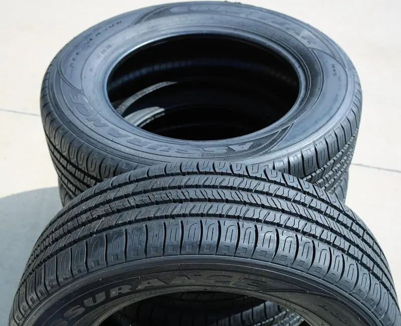 Opona całoroczna Goodyear Assurance – 245/60R18, indeks nośności 105H