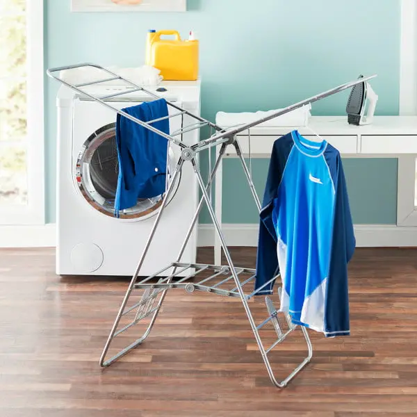 Składana suszarka do ubrań Home Basics do użytku wewnątrz i na zewnątrz, w kolorze srebrnym