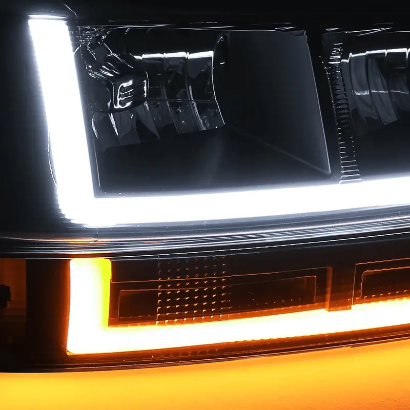 Zestaw 4 pasów świateł do jazdy dziennej LED (lewy i prawy) z czarnymi reflektorami i kierunkowskazami w zderzaku – bezpośrednia wymiana i modernizacja dla vanów Chevrolet Express z lat 2003–2023